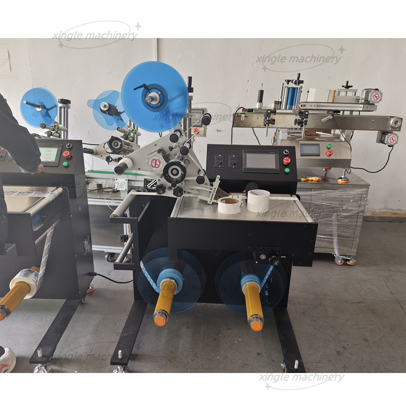 Rouleau d'étiquettes adhésives automatique à grande vitesse pour rouler la machine à étiquettes