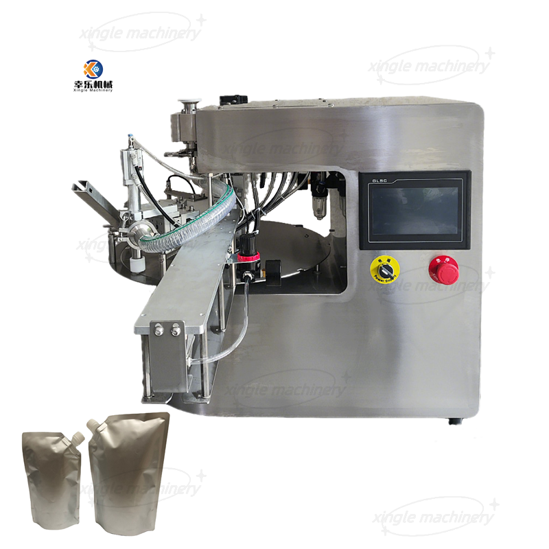 Machine de remplissage et de bouchage