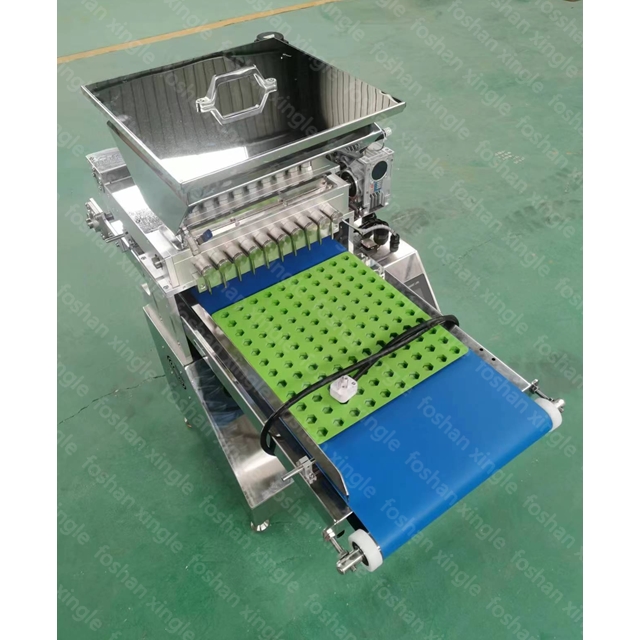 Petite machine de fabrication de bonbons au chocolat de remplissage de bureau